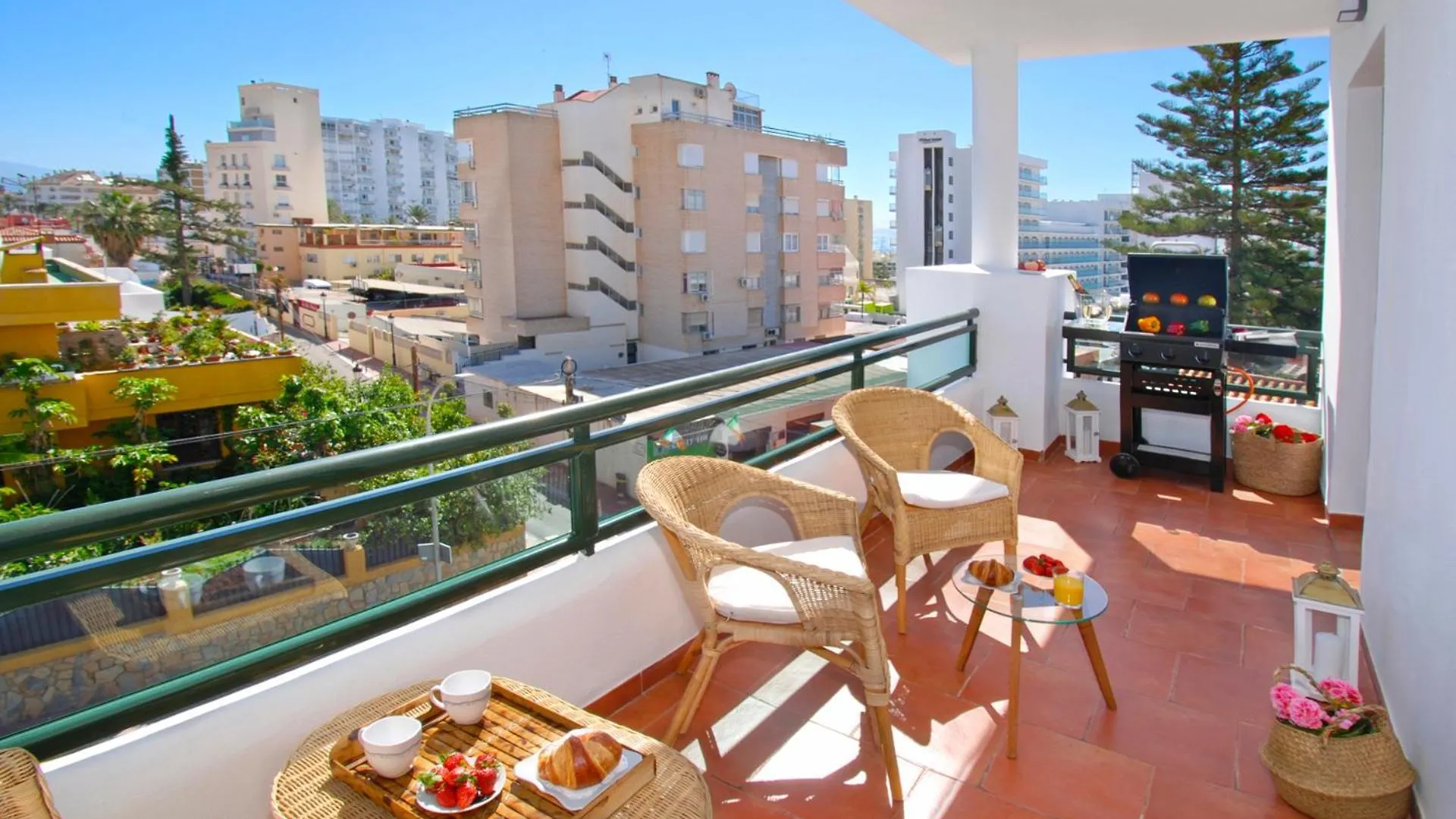 Isla De Benalmadena 2, 80M From The Sea, Amazing View,Ac, Bbq,Private Parking Apartamento