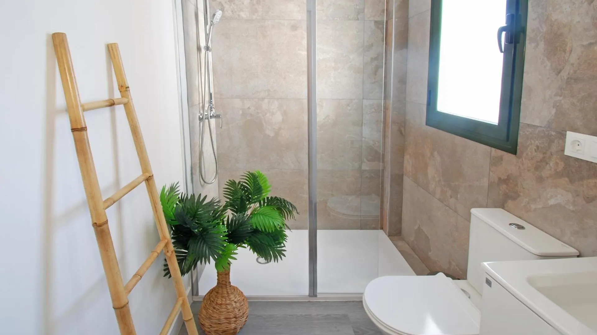 Appartement Isla De Benalmadena 2, 80M From The Sea, Amazing View,Ac, Bbq,Private Parking